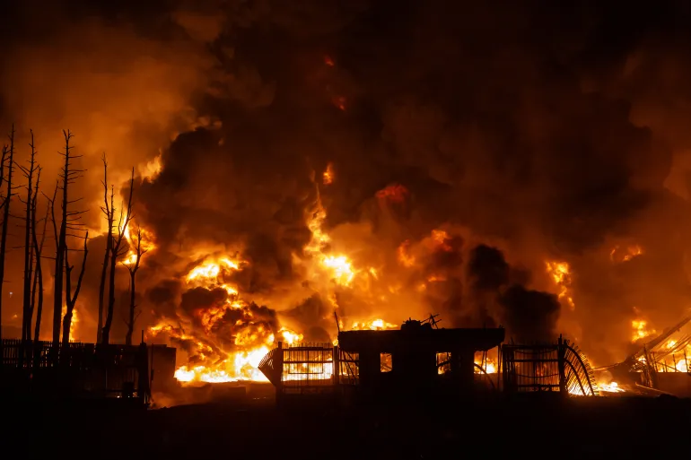 Oil barrels and falling stock market chart as crude oil prices cross $100 during the US-Israel conflict with Iran