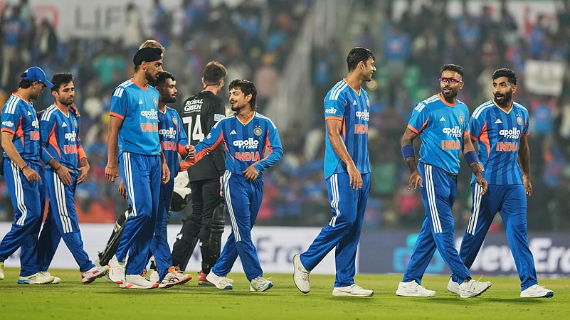 New Zealand captain wins the toss and chooses to bowl against India in the ICC T20 World Cup final v
